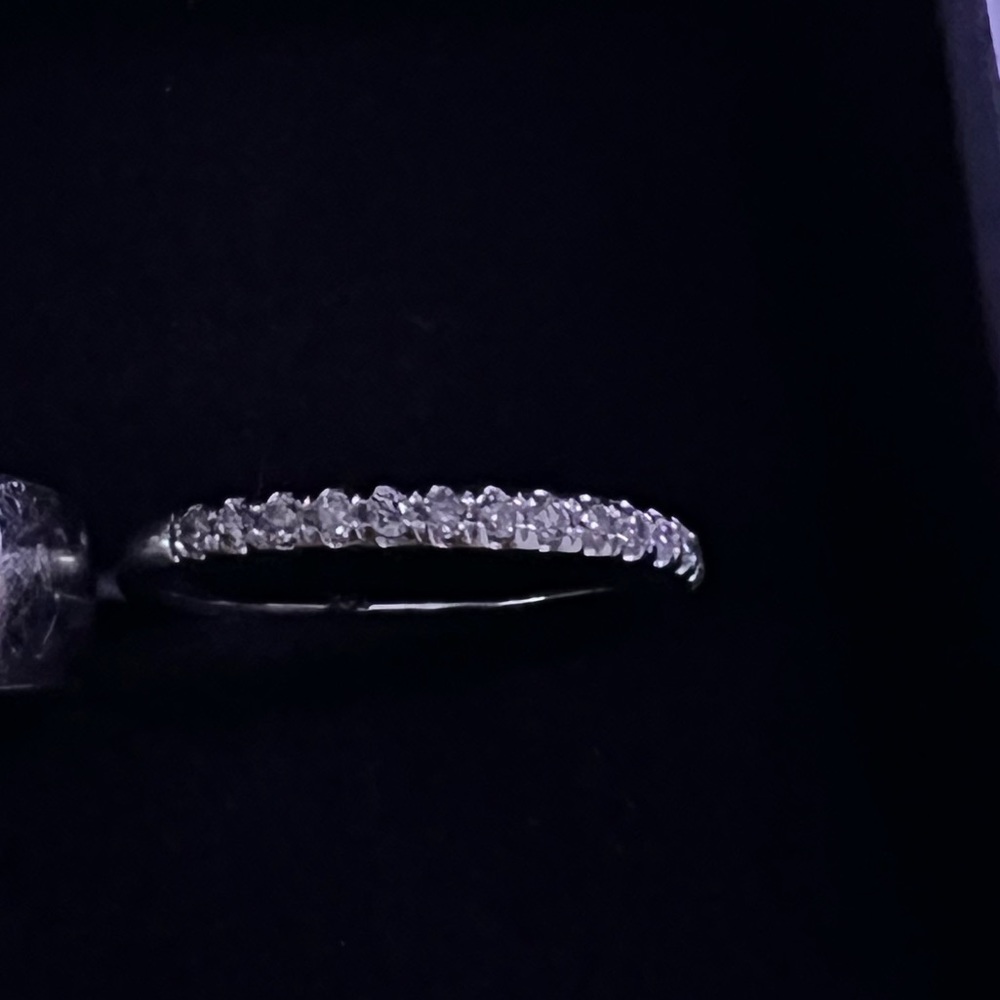 Women wedding band